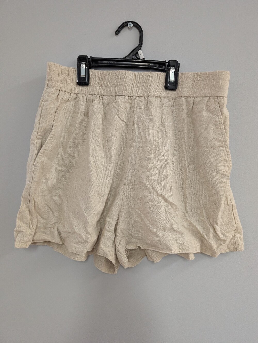 Zara Comfort Stretch High-Waist Womenโs Cream Shorts